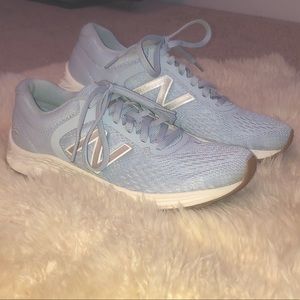 BRAND NEW! NEW BALANCE ATHLETIC SHOES SIZE 7.5 BABY BLUE LACE UP TENNIS SHOES